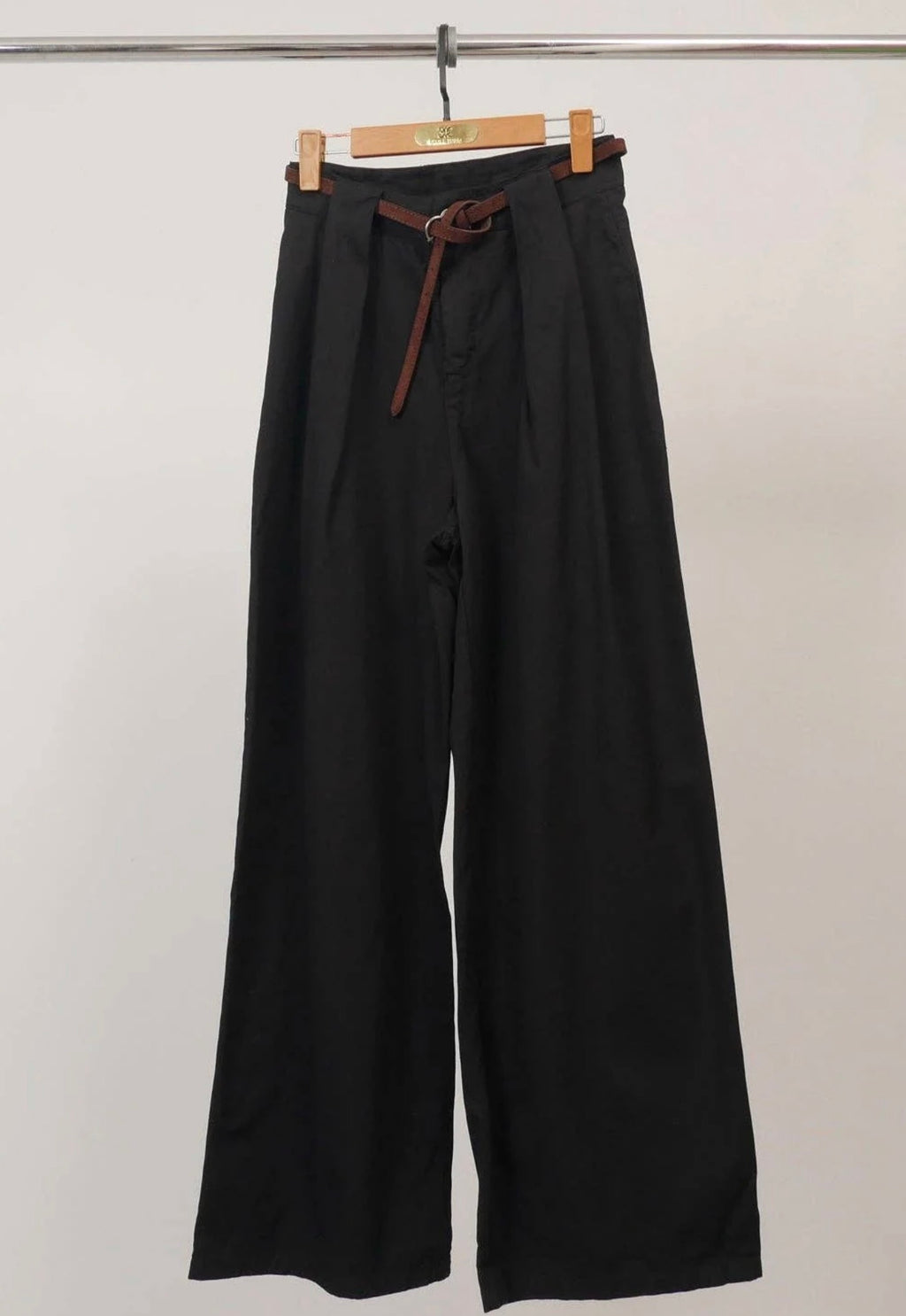 Black Barrel Khaki Pleated Trousers Leather Belt
