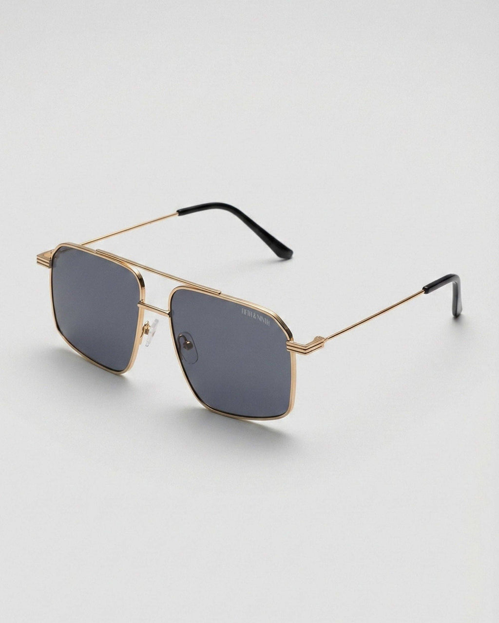 Arden Sunglasses: Black/Gold / 100% UV Protection