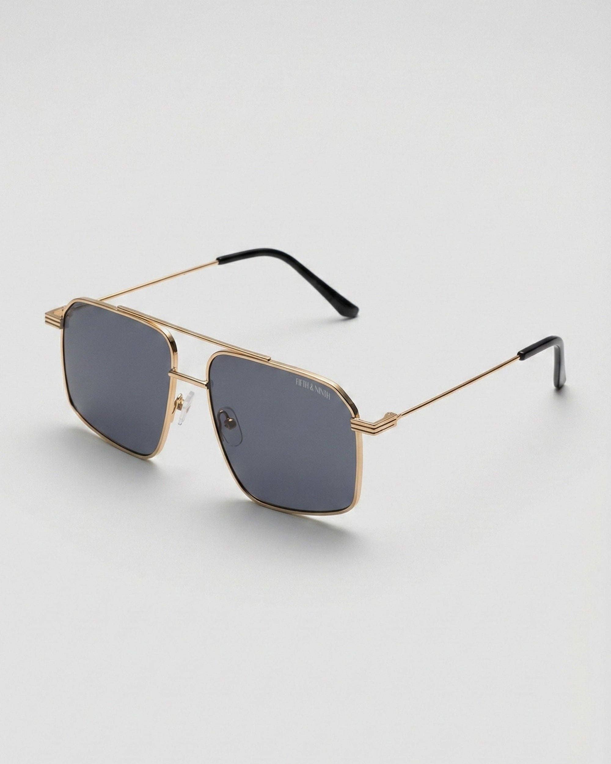 Arden Sunglasses: Black/Gold / 100% UV Protection